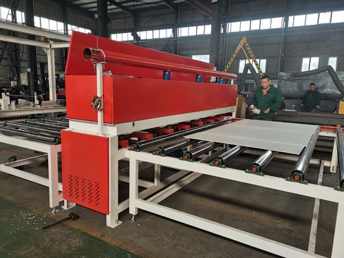 नवीनतम कंपनी समाधान के बारे में रूसी ग्राहकों के लिए अनुकूलित 3-मीटर जिप्सम बोर्ड काटने की मशीन