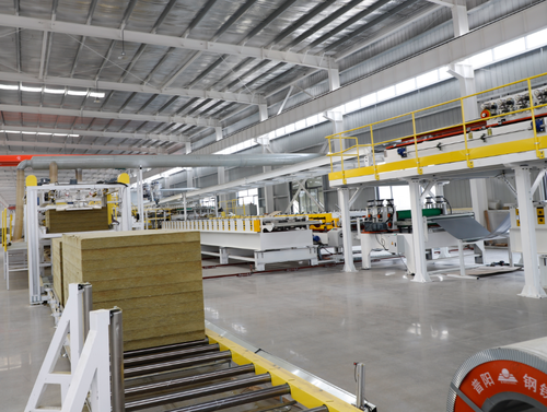 नवीनतम कंपनी ब्लॉग के बारे में Hebei Greens Launches Stone Wool Sandwich Panel Production Line with 3-15 m/min Continuous Output
