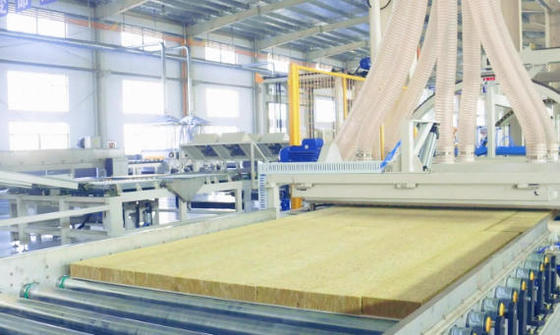 अच्छी कीमत Rock Wool Production Line with 10,000-60,000 Units Capacity High Temperature Curing and 1 Year Warranty for Mineral Wool Board ऑनलाइन
