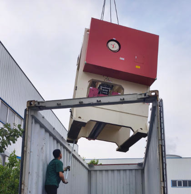 हाई स्पीड पीवीसी जिप्सम बोर्ड छिद्रित सीलिंग टाइल्स पंचिंग मशीन