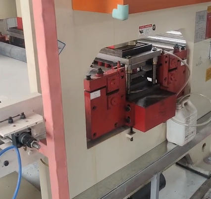 अनुकूलित पूर्ण स्वचालित बोर्ड छिद्रित स्टील पंचिंग मशीन