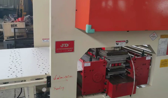 टाइल हाइड्रोलिक प्रेस मशीन एमडीएफ बोर्ड शीट बोर्ड पंचिंग मशीन संचालित करने के लिए आसान