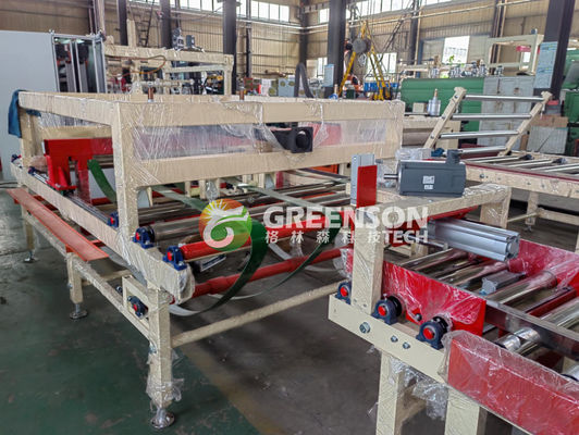 अच्छी कीमत 600*600 मिमी बोर्ड आकार, पीएलसी नियंत्रण और 1 वर्ष की वारंटी के साथ पीवीसी प्लास्टर बोर्ड के लिए स्वचालित लेमिनेटिंग मशीन ऑनलाइन