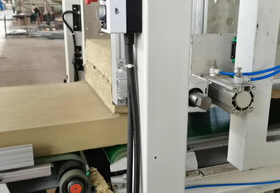 अच्छी कीमत 2.4 मीटर स्वचालित बेसाल्ट फाइबर उत्पादन लाइन 60000 टीपीए क्षमता और खनिज ऊन बोर्ड निर्माण के लिए पीएलसी नियंत्रण प्रणाली के साथ ऑनलाइन