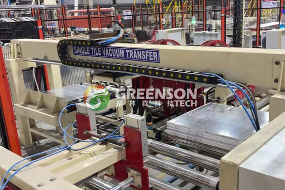 अच्छी कीमत 15m/min लैमिनेटिंग स्पीड और 1300mm प्रभावी चौड़ाई के साथ PVC लैमिनेटेड जिप्सम सीलिंग टाइल्स के लिए स्वचालित जिप्सम बोर्ड लैमिनेशन मशीन ऑनलाइन