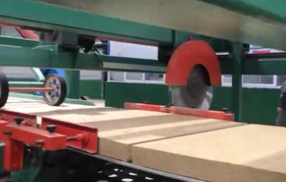 खनिज ऊन बोर्ड निर्माण के लिए ऊर्जा बचत पीएलसी नियंत्रण लाइट वेट स्टोन वूल उत्पादन लाइन