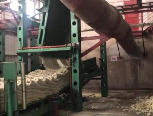 अच्छी कीमत ऊर्जा बचत रॉक ऊन उत्पादन लाइन 1200-2400 मिमी बोर्ड चौड़ाई 80-200kg/m3 घनत्व और 380V/50Hz बिजली आपूर्ति के साथ ऑनलाइन